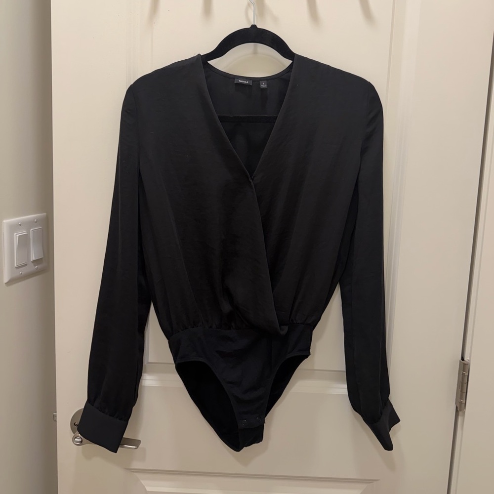 Aritzia Talula Black Long Sleeve Scoop Neck Bodysuit